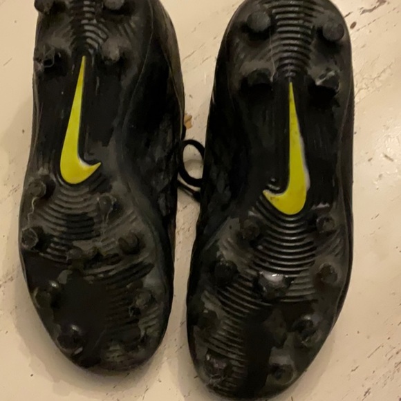 Black and Yellow Textured Sneakers - Picture 6 of 8